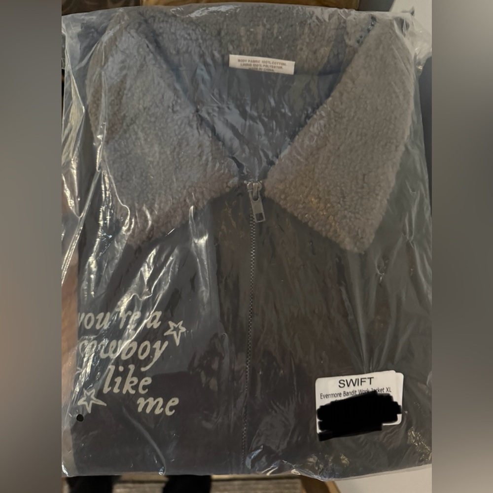 *NEW IN ORIGINAL PACKAGING* Taylor Swift’s Cowboy Like Me Work Utility Jacket XL